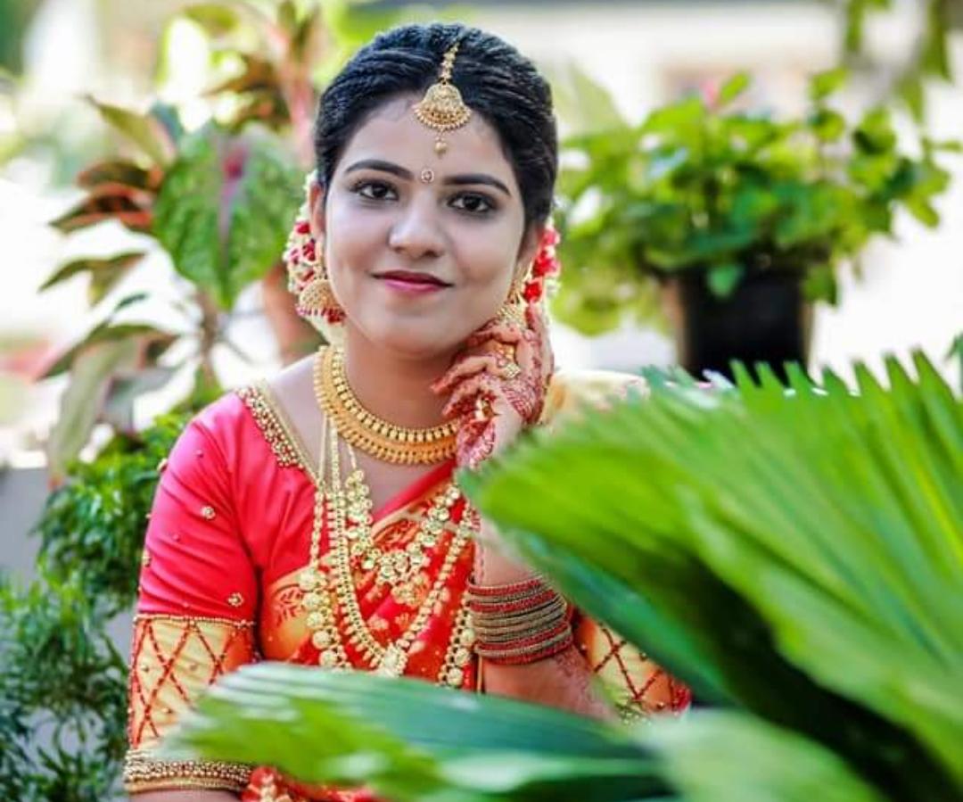 EYE LINE BEAUTY PARLOUR EDAKKARA